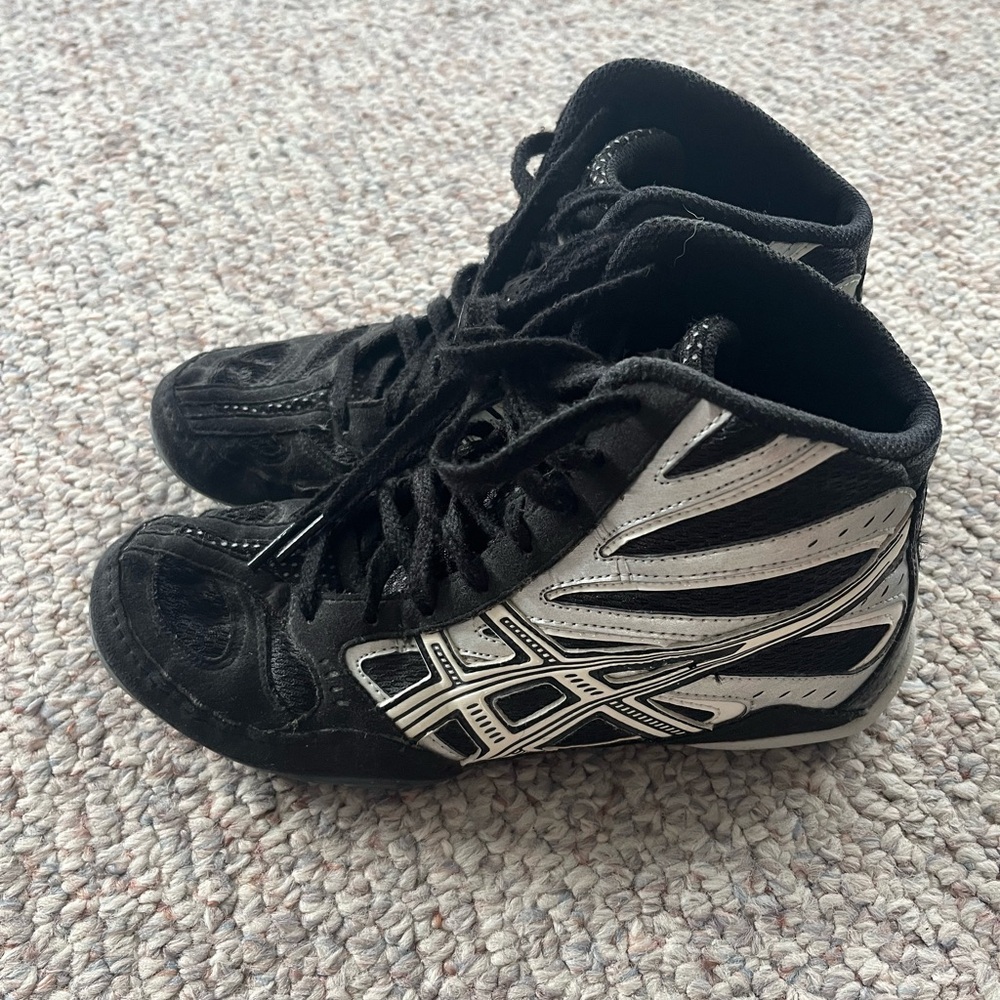 Asics Women's Wresting Shoes Size 7